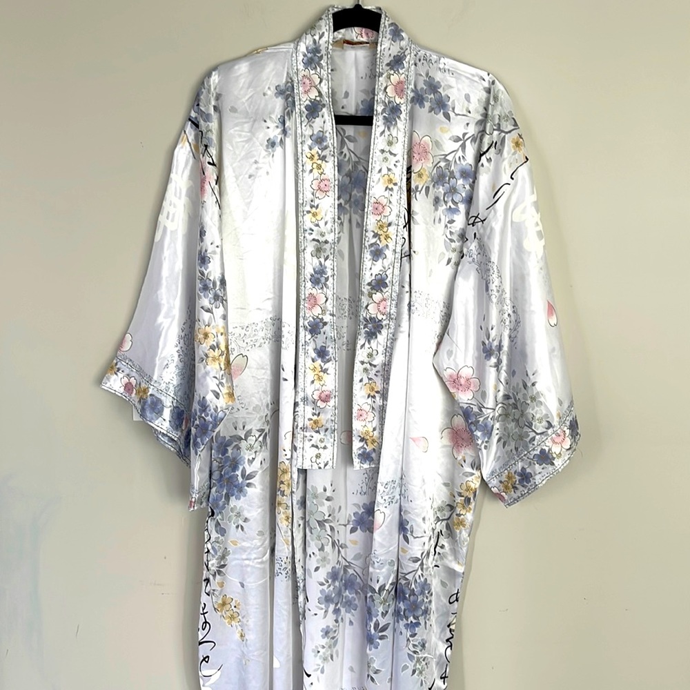 Japanese Graphic Design Satin Kimono Robe Size S/M